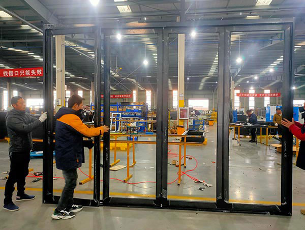 What are the requirements for installing steel fire doors?